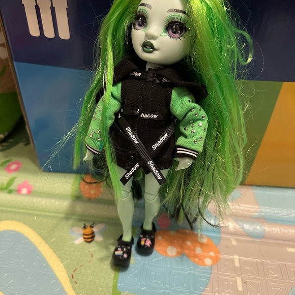 Shadow High Doll – Green Hair - Picture 12 of 12